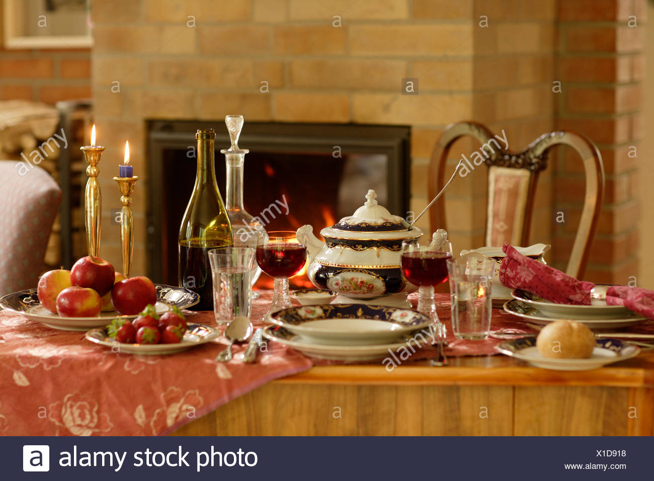 Stilleben, gedeckter Tisch Stockfotografie Alamy Stilleben, gedeckter Tisch Stockfotografie Alamy