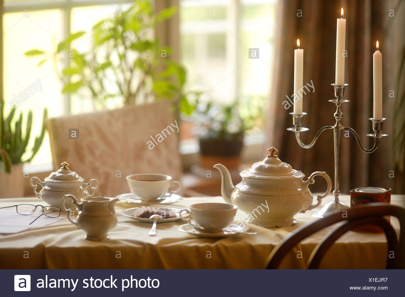 Stilleben, gedeckter Tisch Stockfotografie Alamy Stilleben, gedeckter Tisch Stockfotografie Alamy