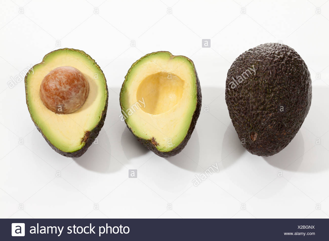 Ganze Und Halbierte Avocado Reif Auf Weissem Hintergrund