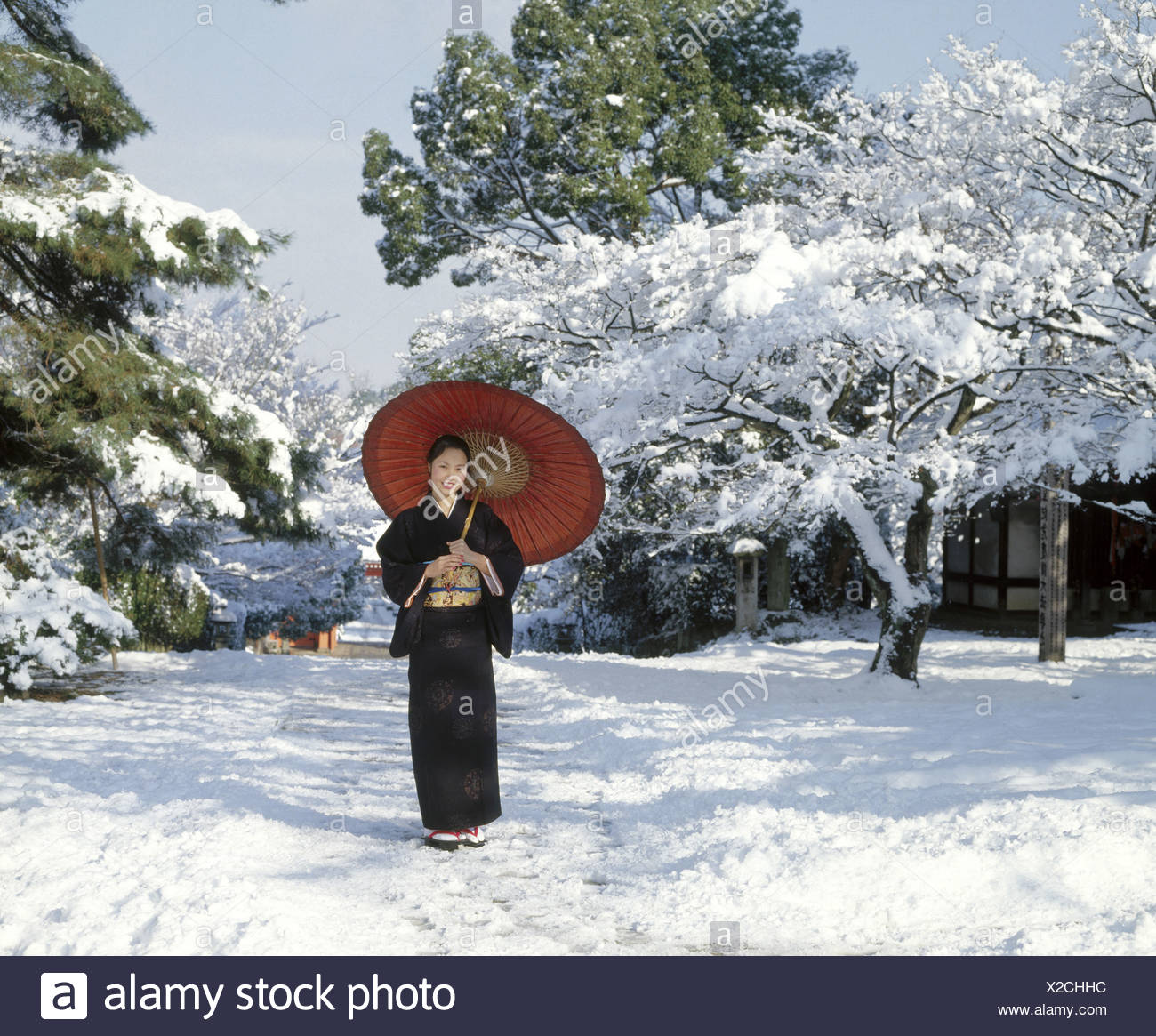 Japan Asia Portrat Frau Kimono Bildschirm Stehen Winter Shinnyodo Tempel Kyoto Stockfotografie Alamy Japan Asia Portrat Frau Kimono Bildschirm Stehen Winter Shinnyodo Tempel Kyoto Stockfotografie Alamy
