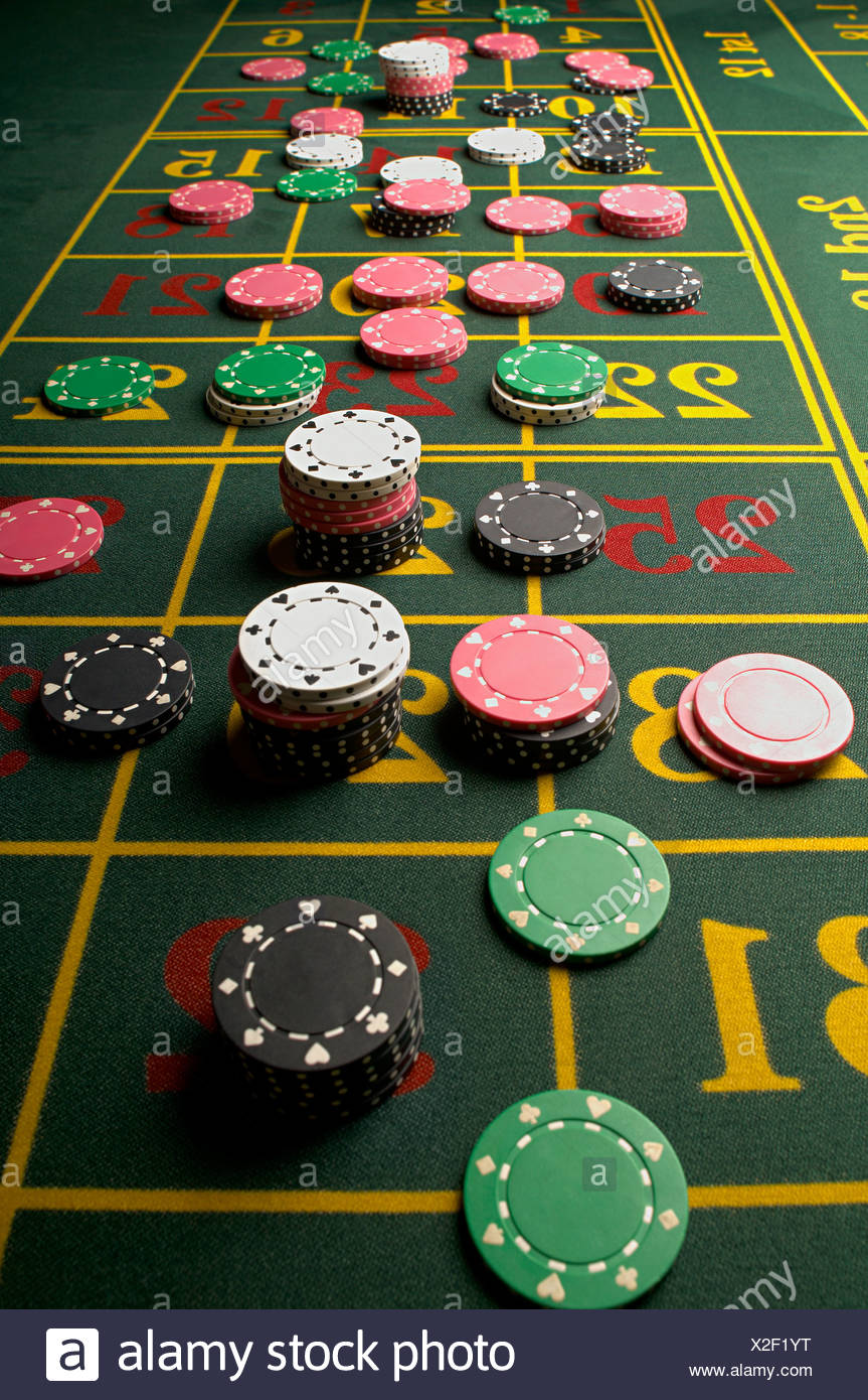 Glucksspiel Chips Auf Einem Roulette Tisch Stockfoto Bild