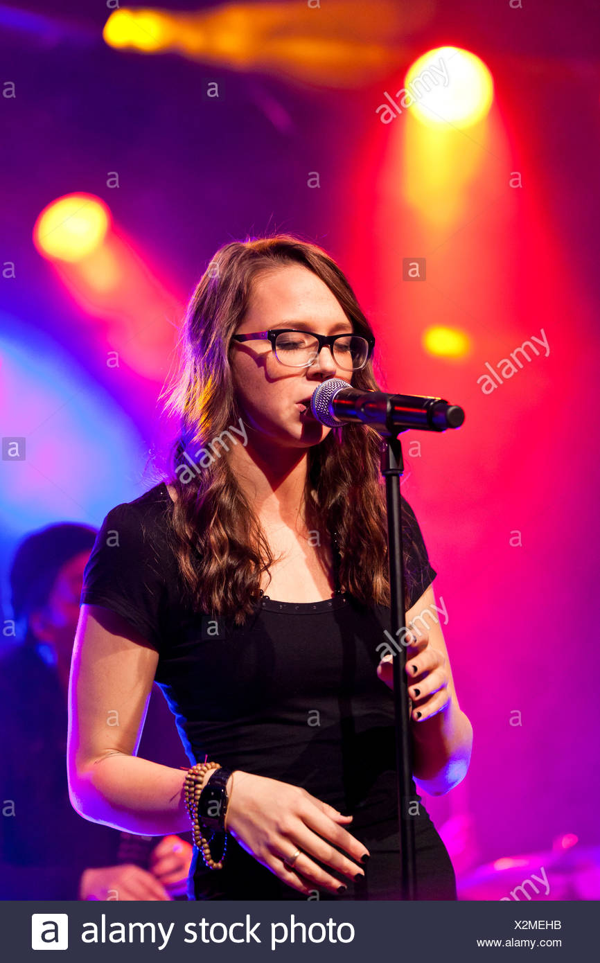 Schweizer Sangerin Stefanie Heinzmann Die Live Im Schueuer Concert Hall Luzern Schweiz Europa Stockfotografie Alamy