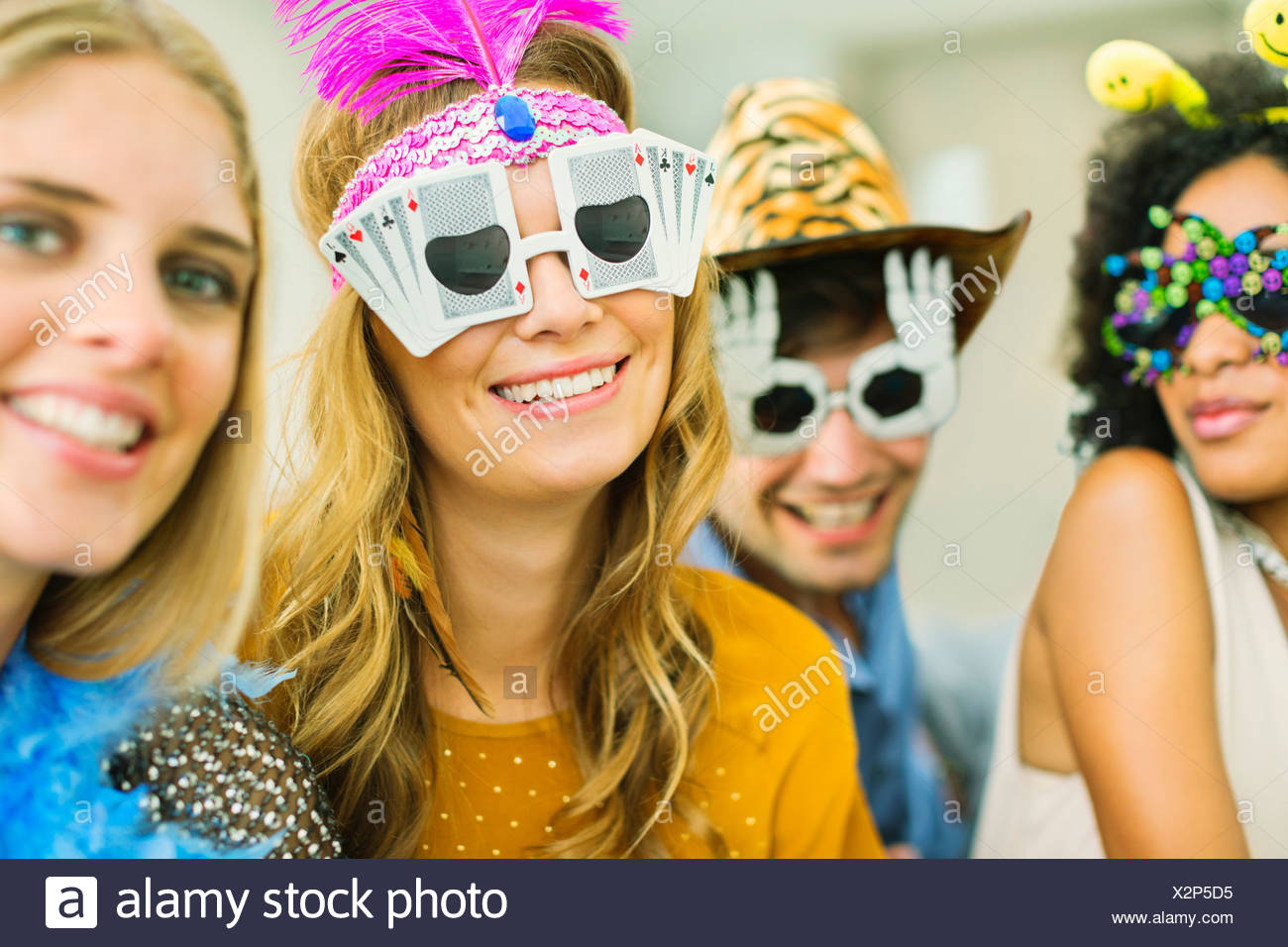 Dekorative Kleidung Stockfotos & Dekorative Kleidung Bilder - Alamy