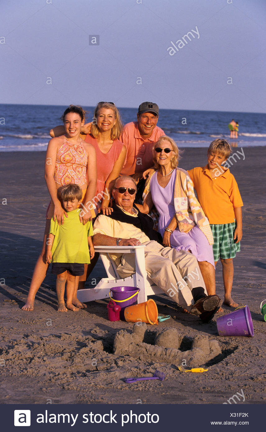 FKK-Familienfoto am Strand
