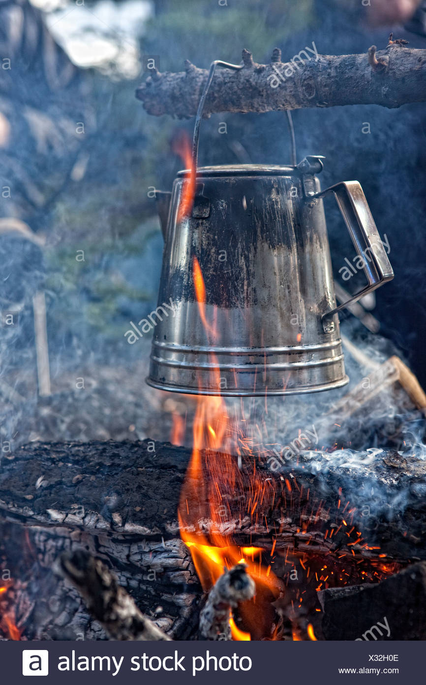 Kettle Over Fire Stockfotos und bilder Kaufen Alamy