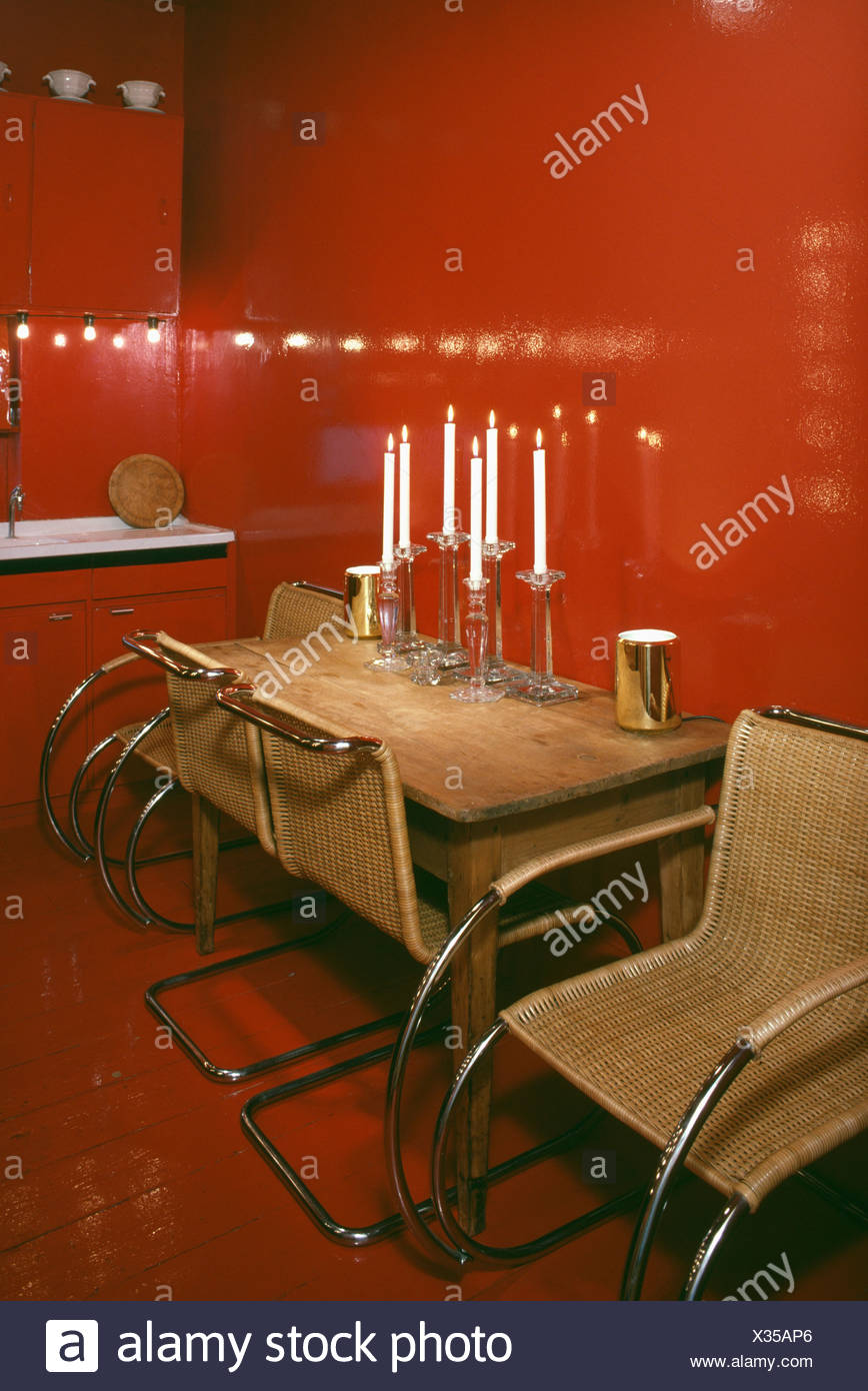 Rot 70er Jahre Esszimmer Mit Geflecht Und Edelstahl Stühle