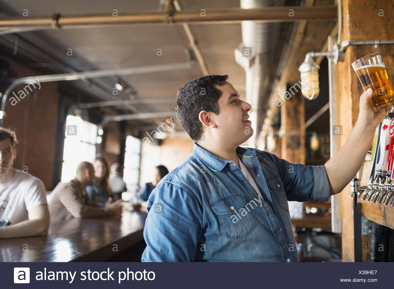 Anstarrend Stockfotos & Anstarrend Bilder - Alamy