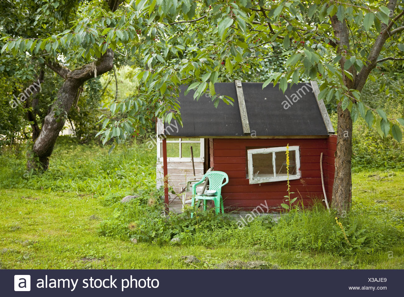 Garten Hutte Kinderhaus Stockfoto Bild 277443889 Alamy