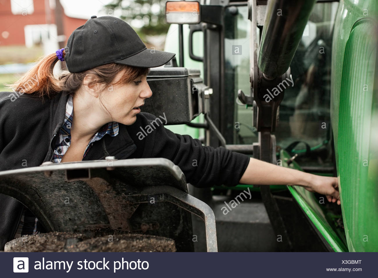 Woman With Tractor Stockfotos und bilder Kaufen Alamy