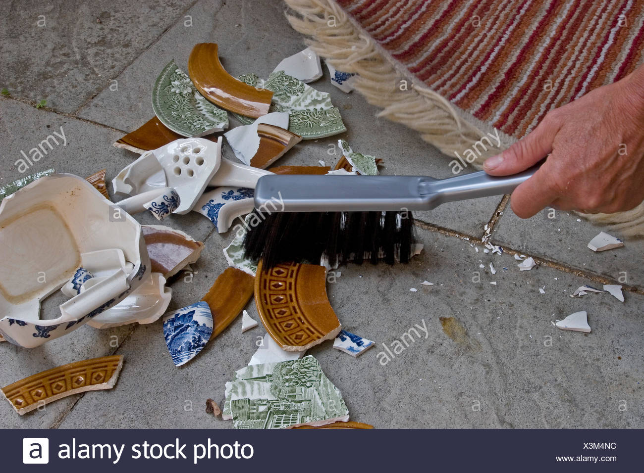 Unter Den Teppich Kehren Stockfoto Bild 277652632 Alamy