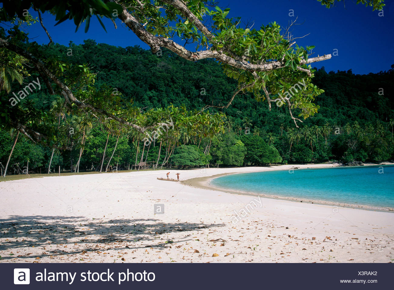 Vanuatu Espiritu Santo Champagner Strand Paar Weit Weg Mit Kanu Auf Sand Stockfotografie Alamy