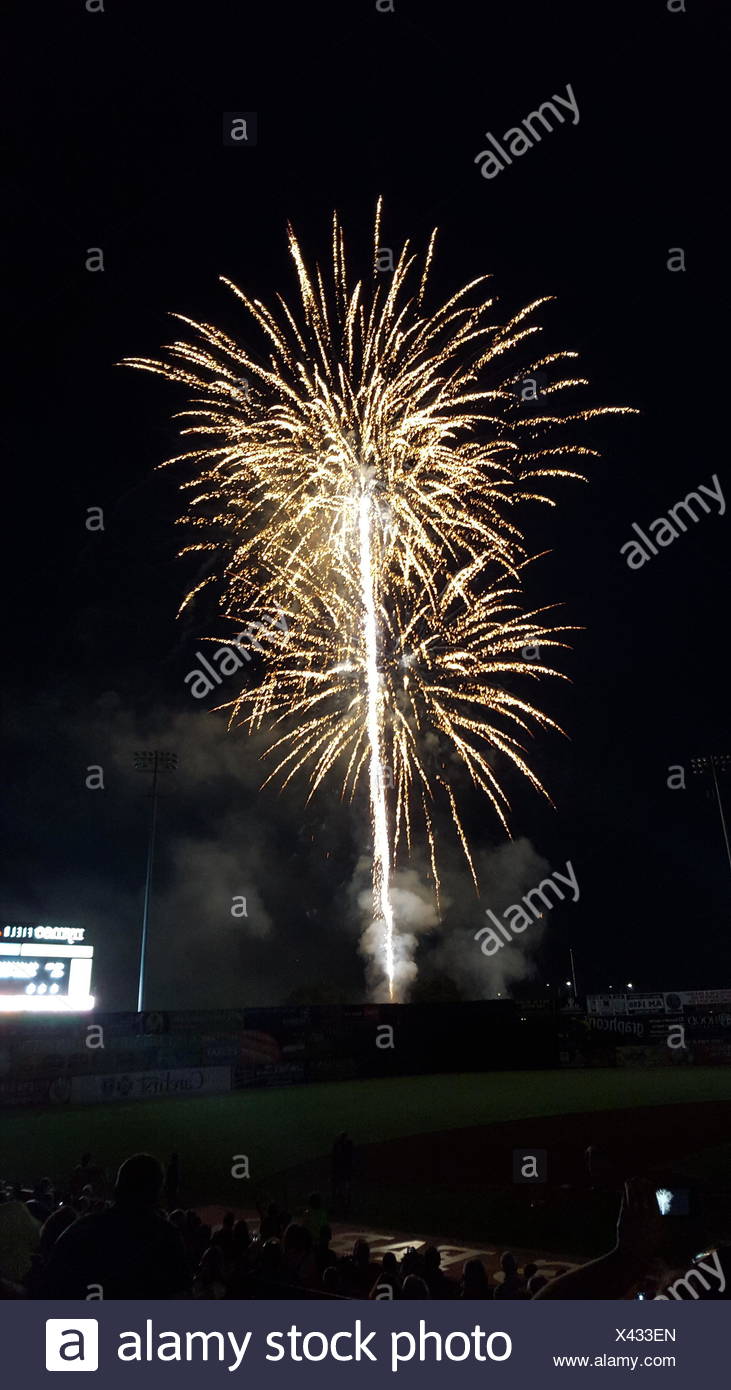 Feuerwerk Spiel War Stockfotos Und Bilder Kaufen Alamy