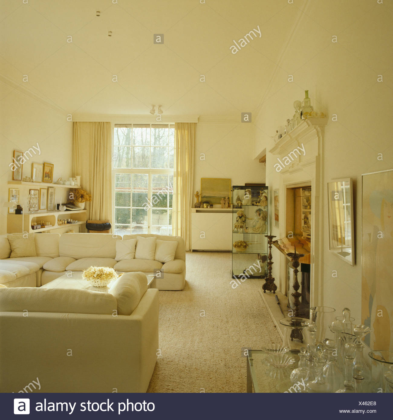 Sofas Auf Sahne Teppich In Modernen Schwedischen Wohnzimmer