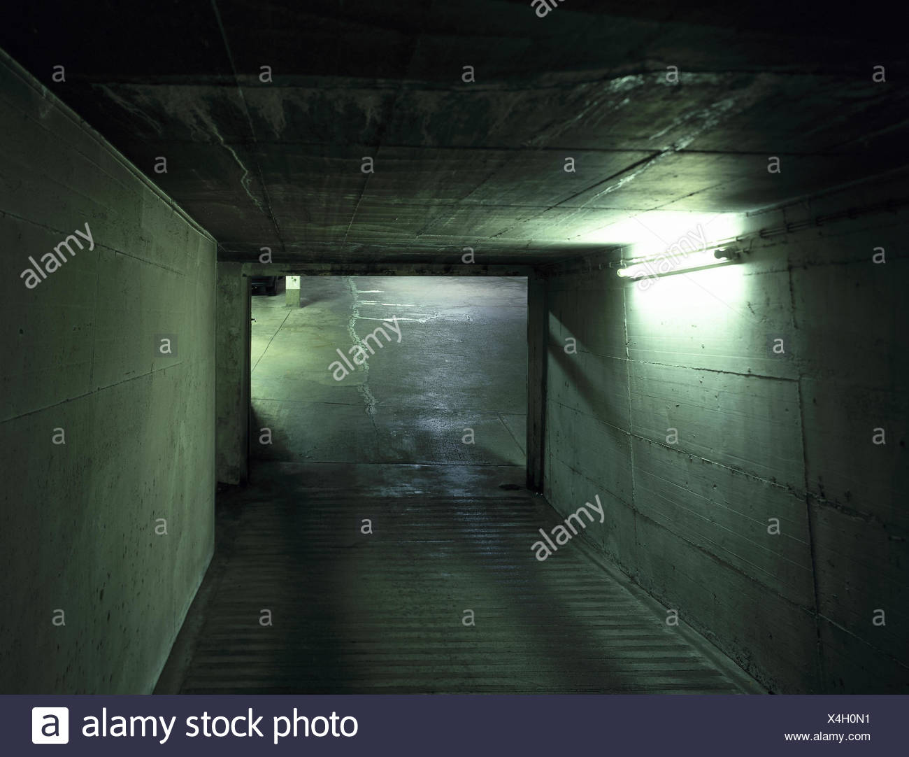 Unterirdische Parkplatze Einfahrt Garage Parkplatz Ziel Offen Geoffnet Garage Zufahrt Parkplatz Lose Furchtbar Unbequem Unsicher Unsicherheit Ode Ode Furchtbar Innen Stockfotografie Alamy
