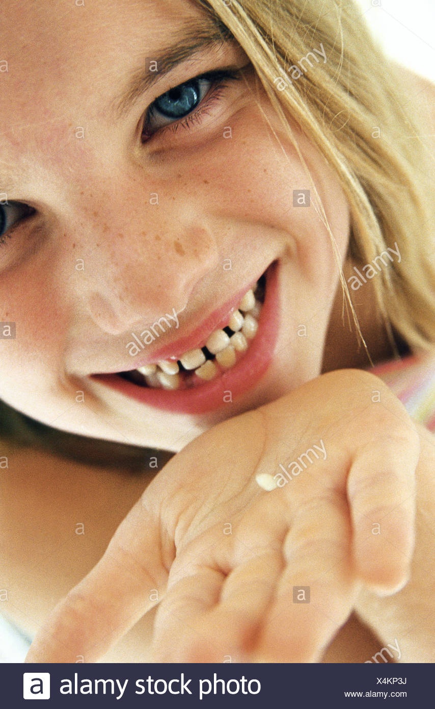 Madchen Lacheln Zahne Zeigen Zahn Anderungen Palm Milchzahn