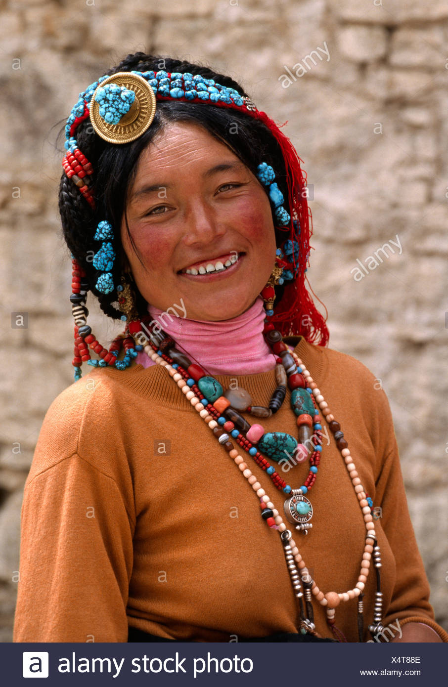 Tibetische Frau Mit Vollen Erganzung Der Traditionellen Schmuck China Tibet Lhasa Stockfotografie Alamy