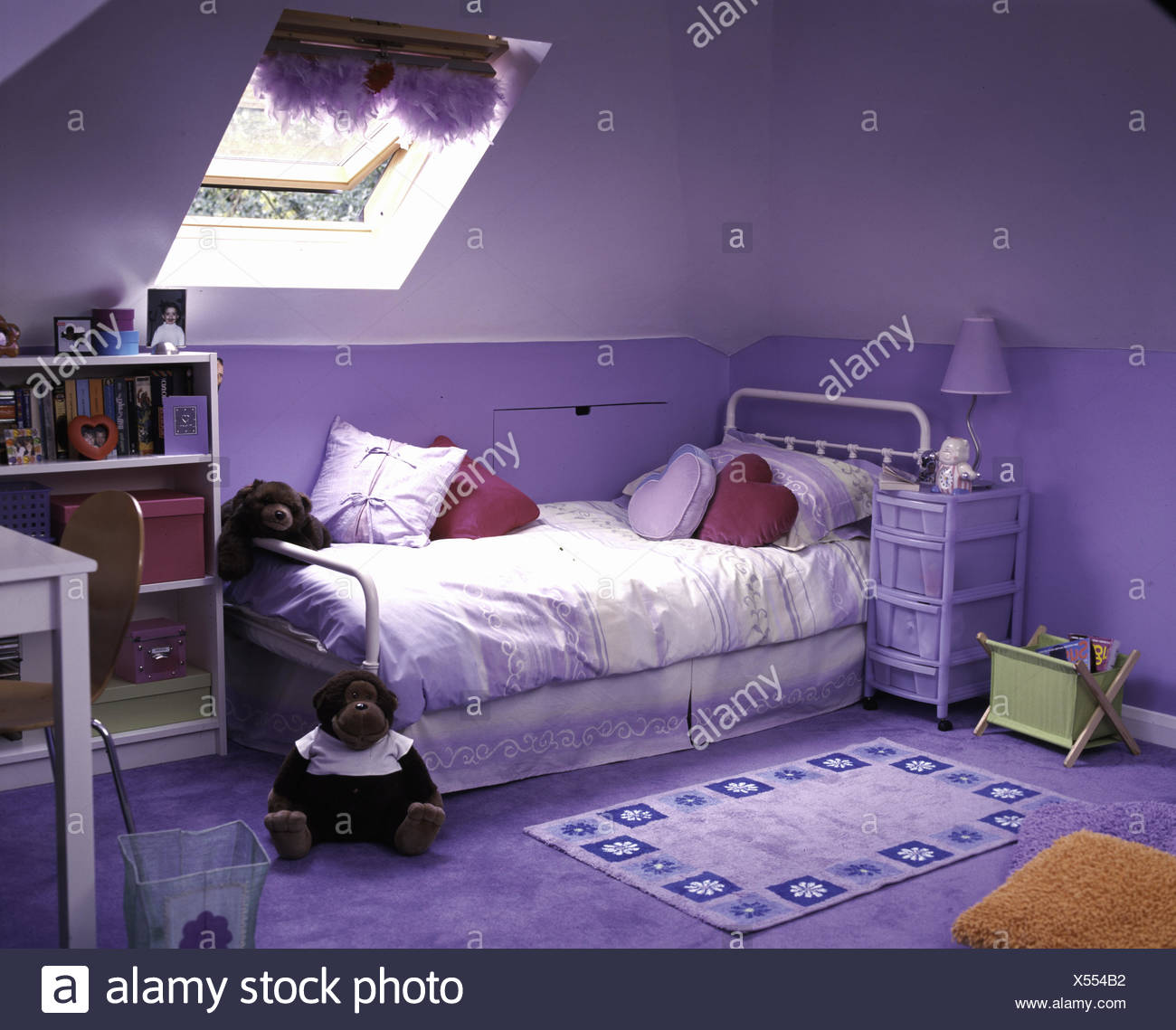 Schritt X Schritt Diy Craft Projekte Das Kind Mauve Dachbodenumwandlung Schlafzimmer Stockfotografie Alamy