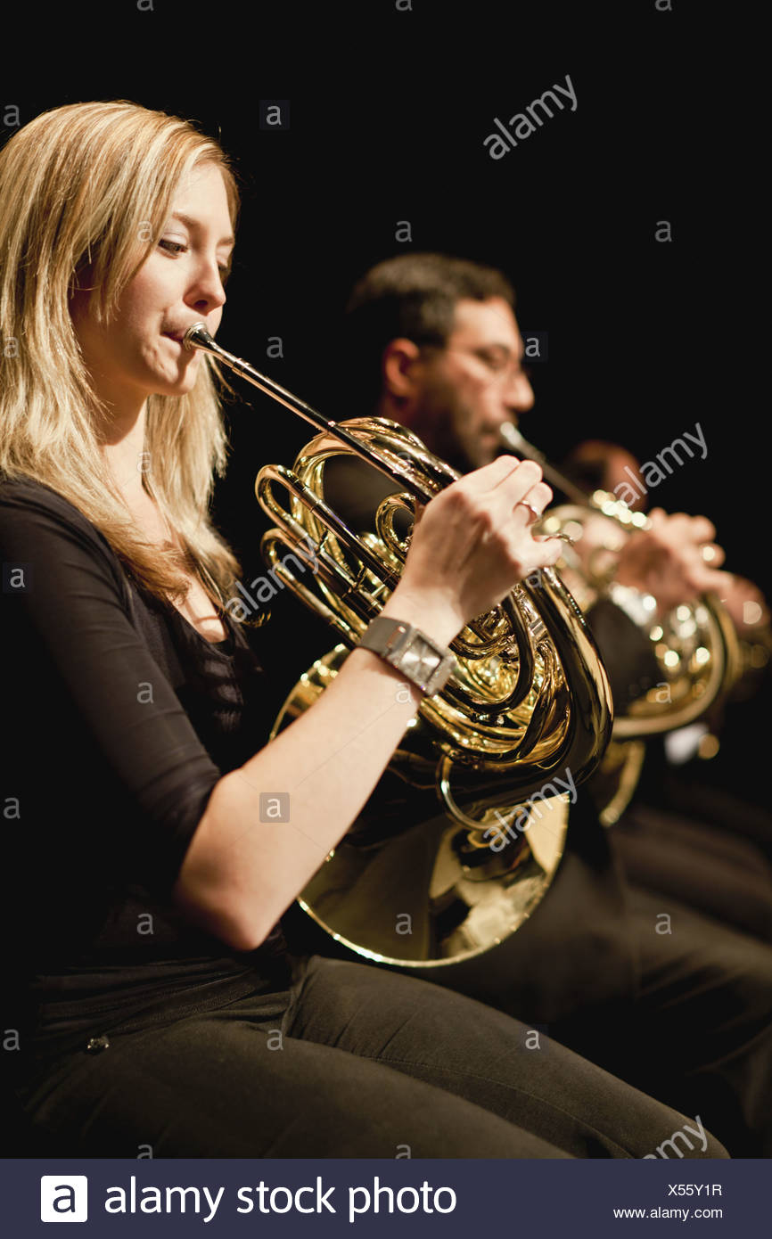 Waldhorn Spieler Im Orchester Stockfotografie Alamy