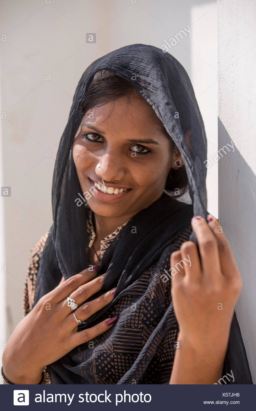 Indische Frau Frauen Asien Portrait Kopftuch Traditionell Stockfotografie Alamy