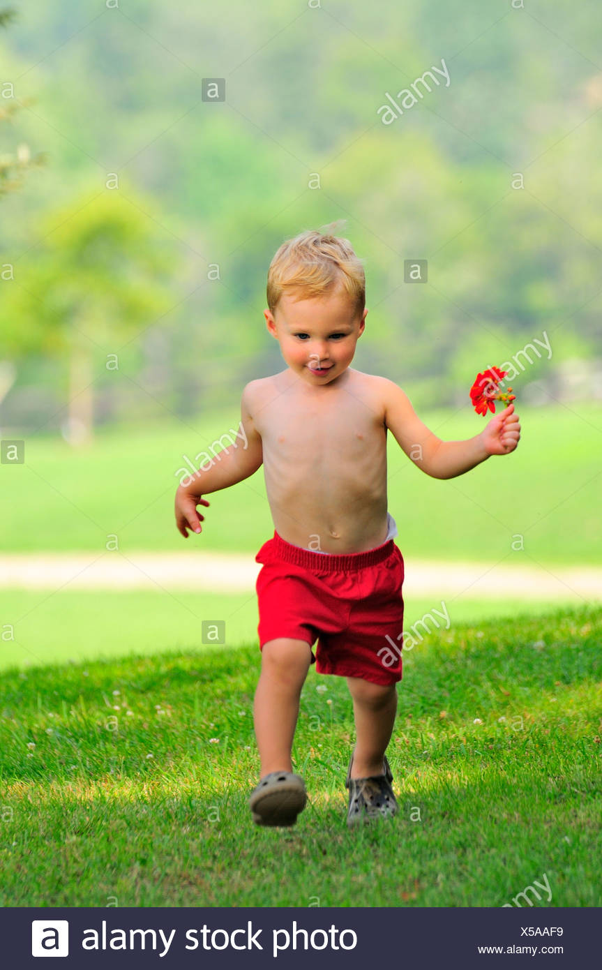 Kind Lauft Stockfoto Bild 278666957 Alamy