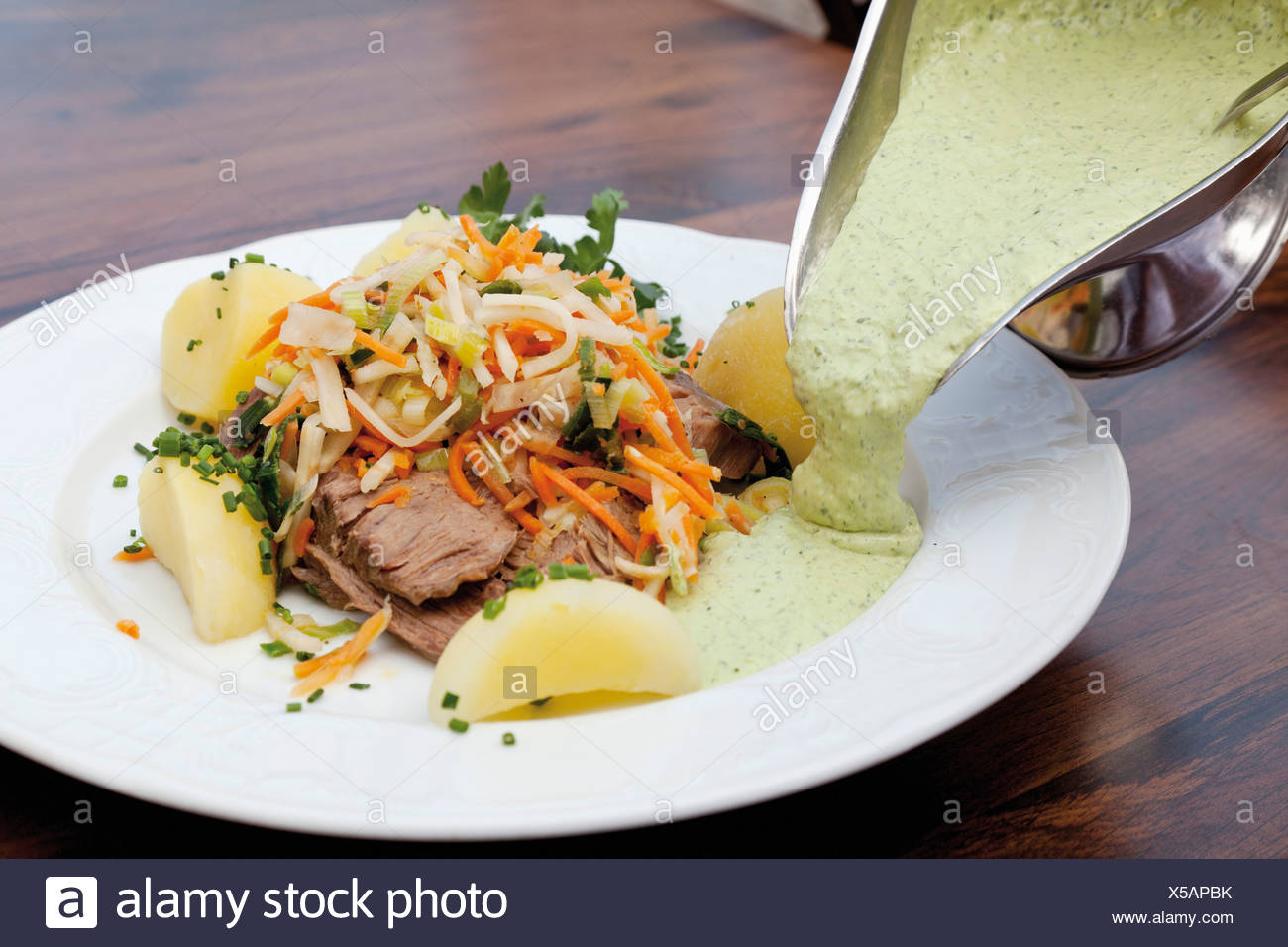 Tafelspitz Mit Julienne Gemuse Salzkartoffeln Und Frankfurter