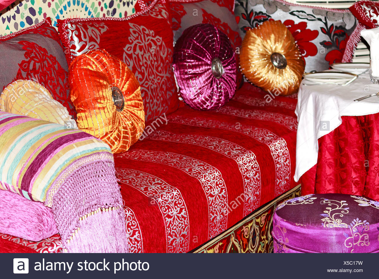 Marokkanische Buntes Sofa Stockfotografie Alamy