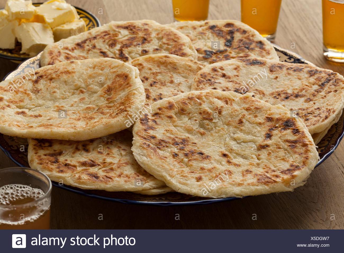 Traditionelle Frische Gebackene Marokkanische Pfannkuchen Meloui Zum Fruhstuck Stockfotografie Alamy