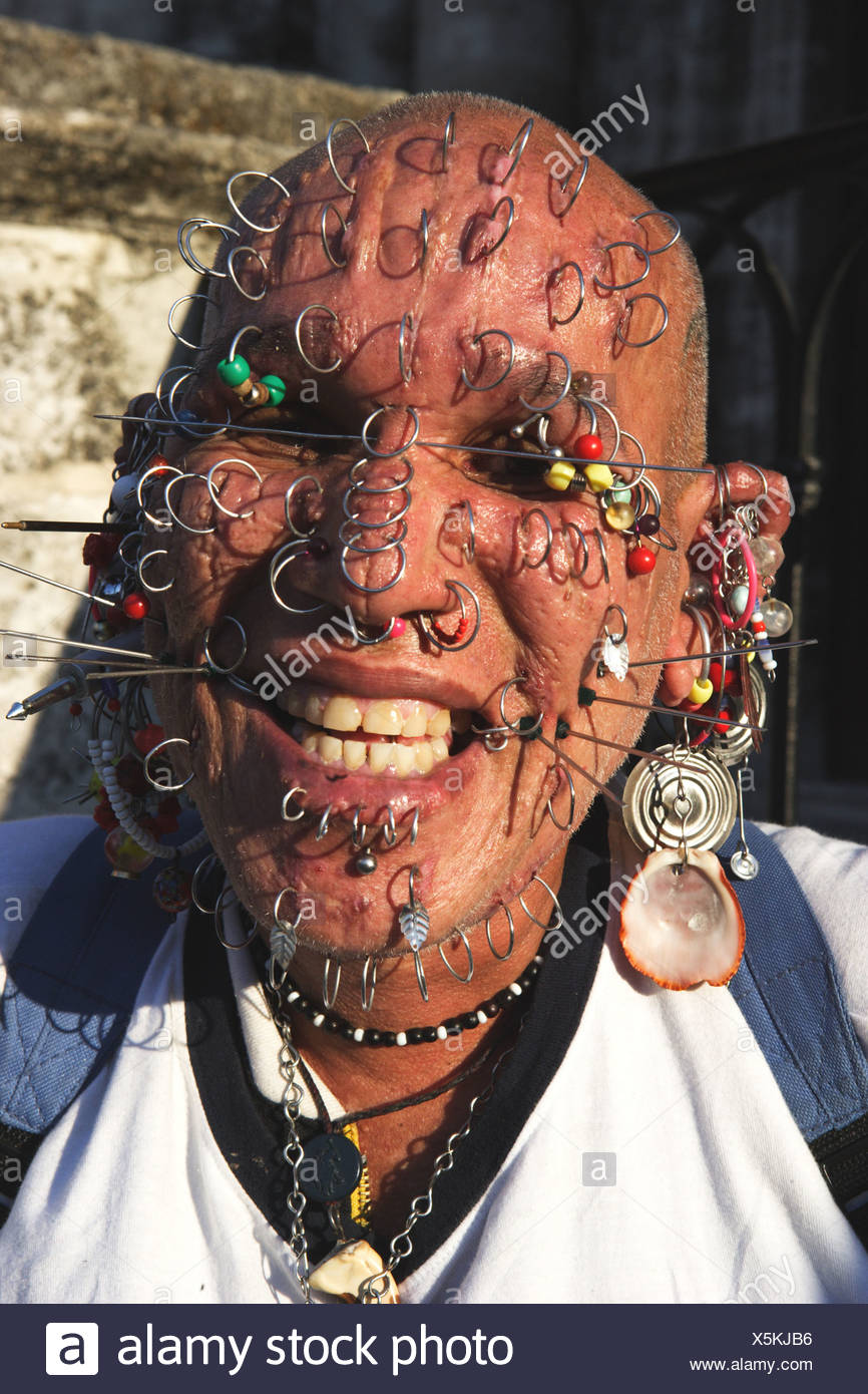 Kuba Mann Portrat Piercings Piercing Gesicht Extreme Korper Schmuck Schmuck Lifestyle Stockfotografie Alamy