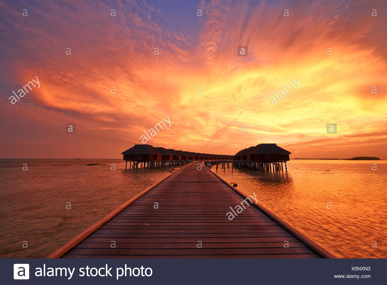 Sonnenuntergang Am Strand Von Malediven Stockfotografie Alamy