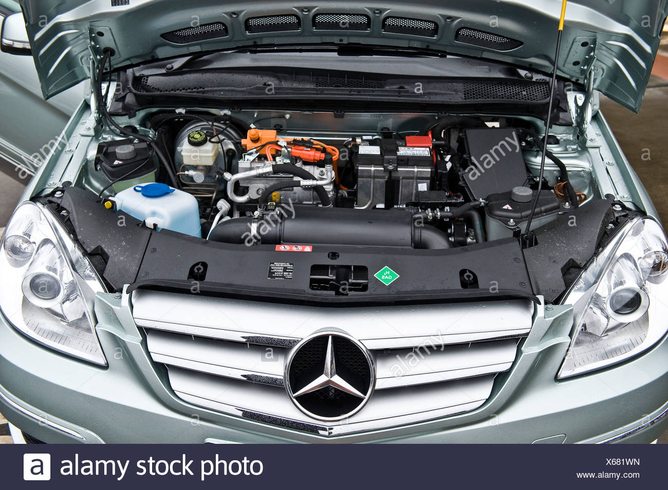 Wasserstoff Brennstoffzellen Fahrzeug Mercedes B Klasse Emissionsfreien Elektromotor Berlin Deutschland Europa Stockfotografie Alamy