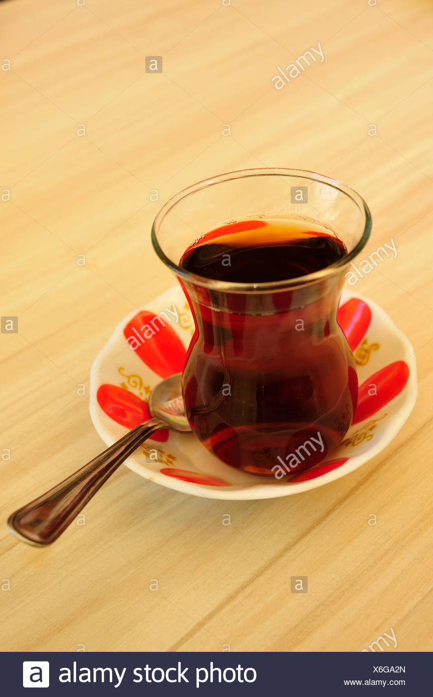 Traditionelle Turkische Teeglas Erdek Turkei Stockfotografie Alamy
