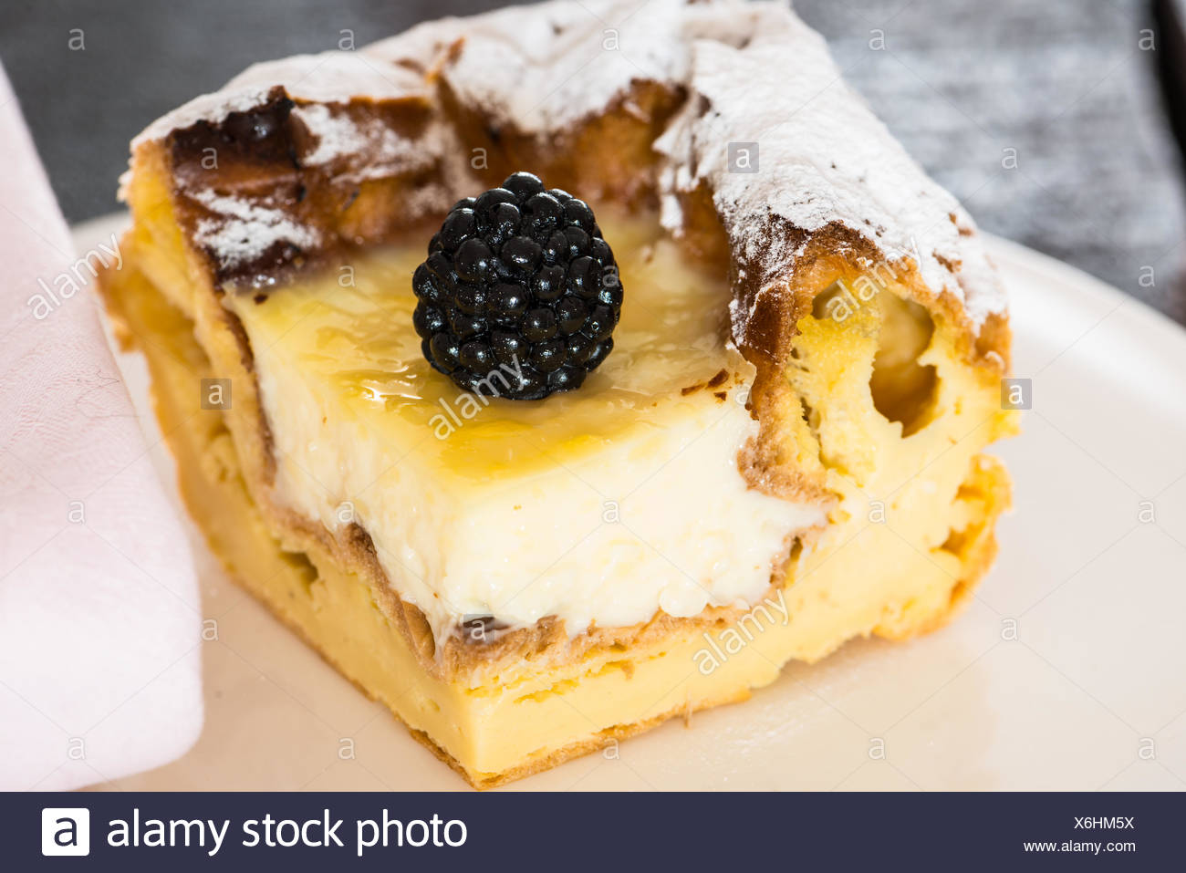 Eclair Kuchen Stockfotografie Alamy
