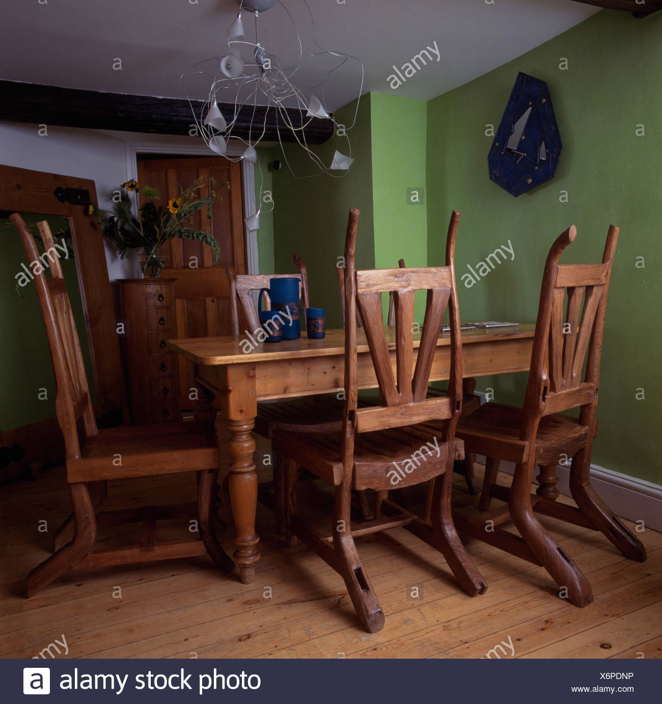 Holzstuhl Rustikal - minimalistisches Interieur