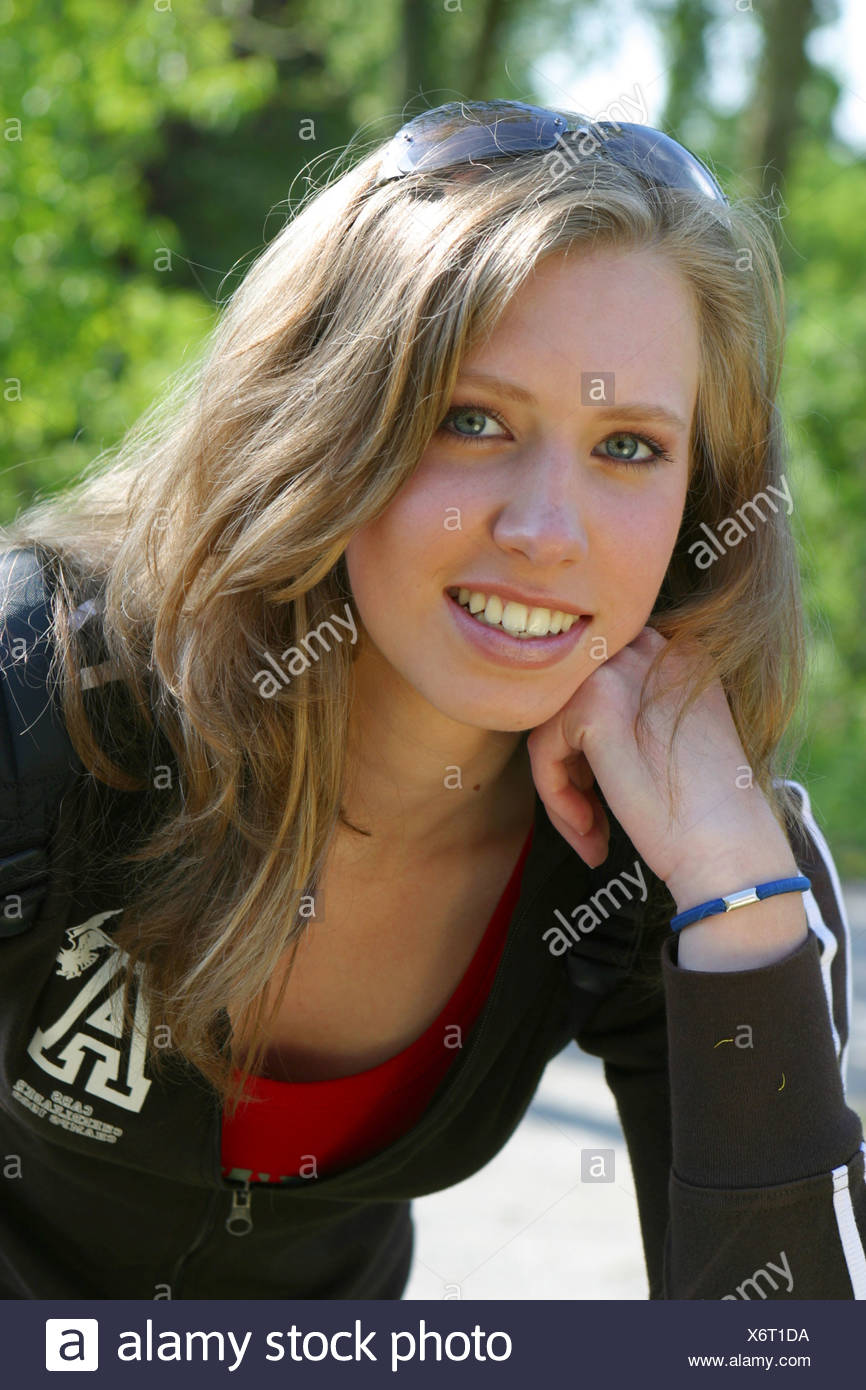 eine einzige junge frau schone haare