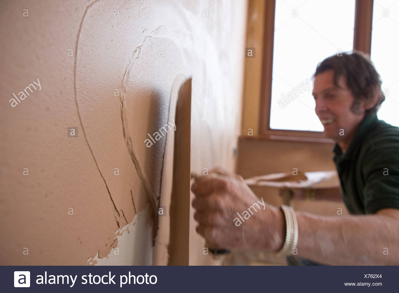 Man Verputzen Wand mit Kelle Stockfoto, Bild: 279802492 - Alamy Man Verputzen Wand mit Kelle Stockfoto, Bild: 279802492 - Alamy