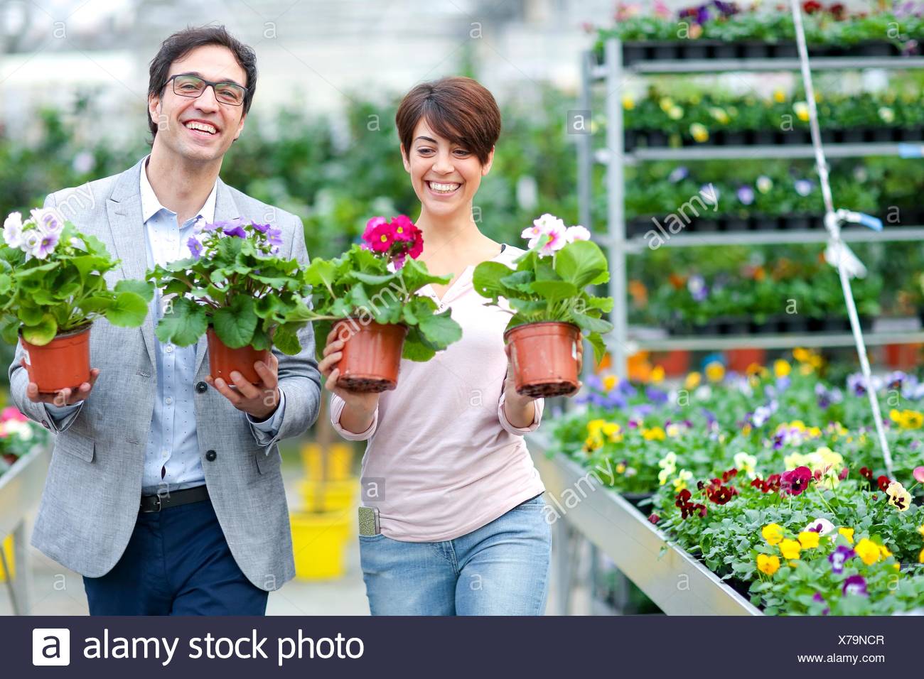 Paar Blumen Garten Center Kaufen Stockfotografie Alamy