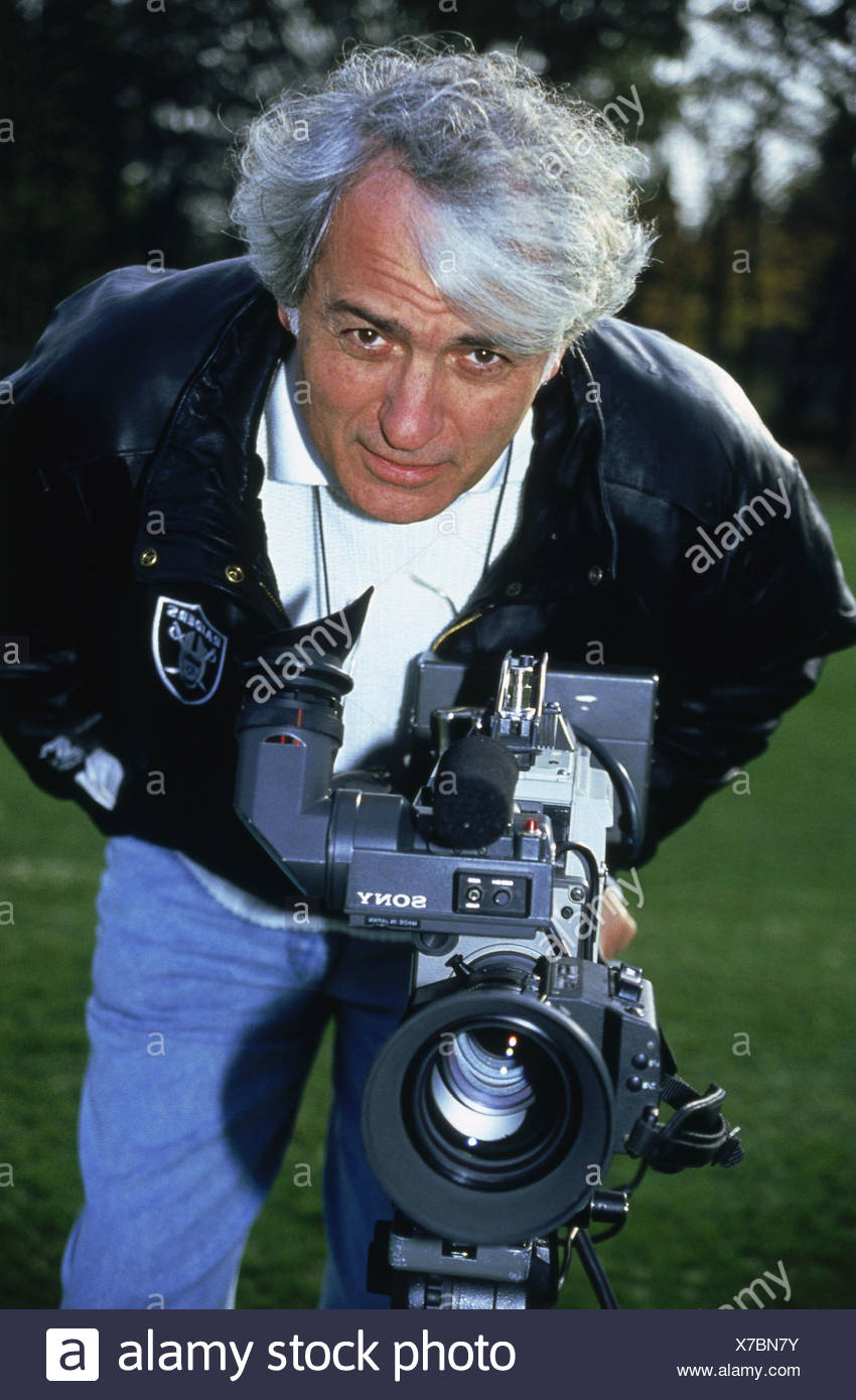 Pfleghar Michael 20 3 1933 23 6 1991 Deutscher Regisseur Halbe Lange 1980er Jahre Kamera Filmt Objektiv Sony 80er Jahre Stockfotografie Alamy