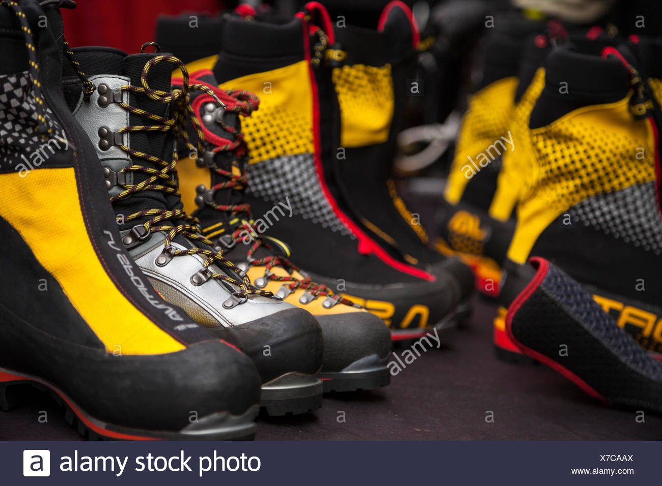 Stockfotosamp; Stockfotosamp; Mountaineering Boots Boots Mountaineering Mountaineering N80nvmw