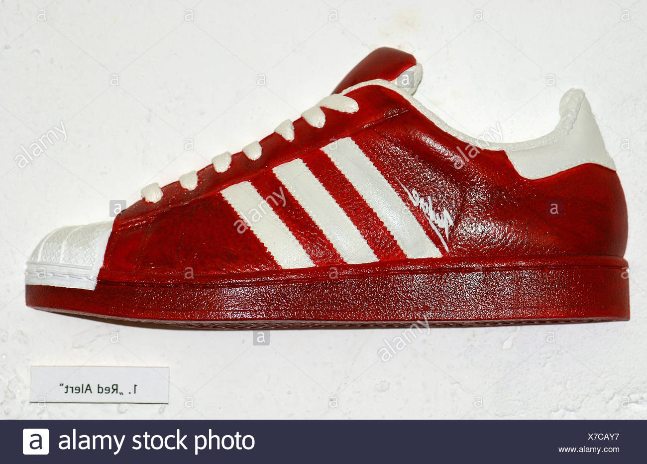Rote Adidas Stockfotos und bilder Kaufen Alamy Rote Adidas Stockfotos und bilder Kaufen Alamy