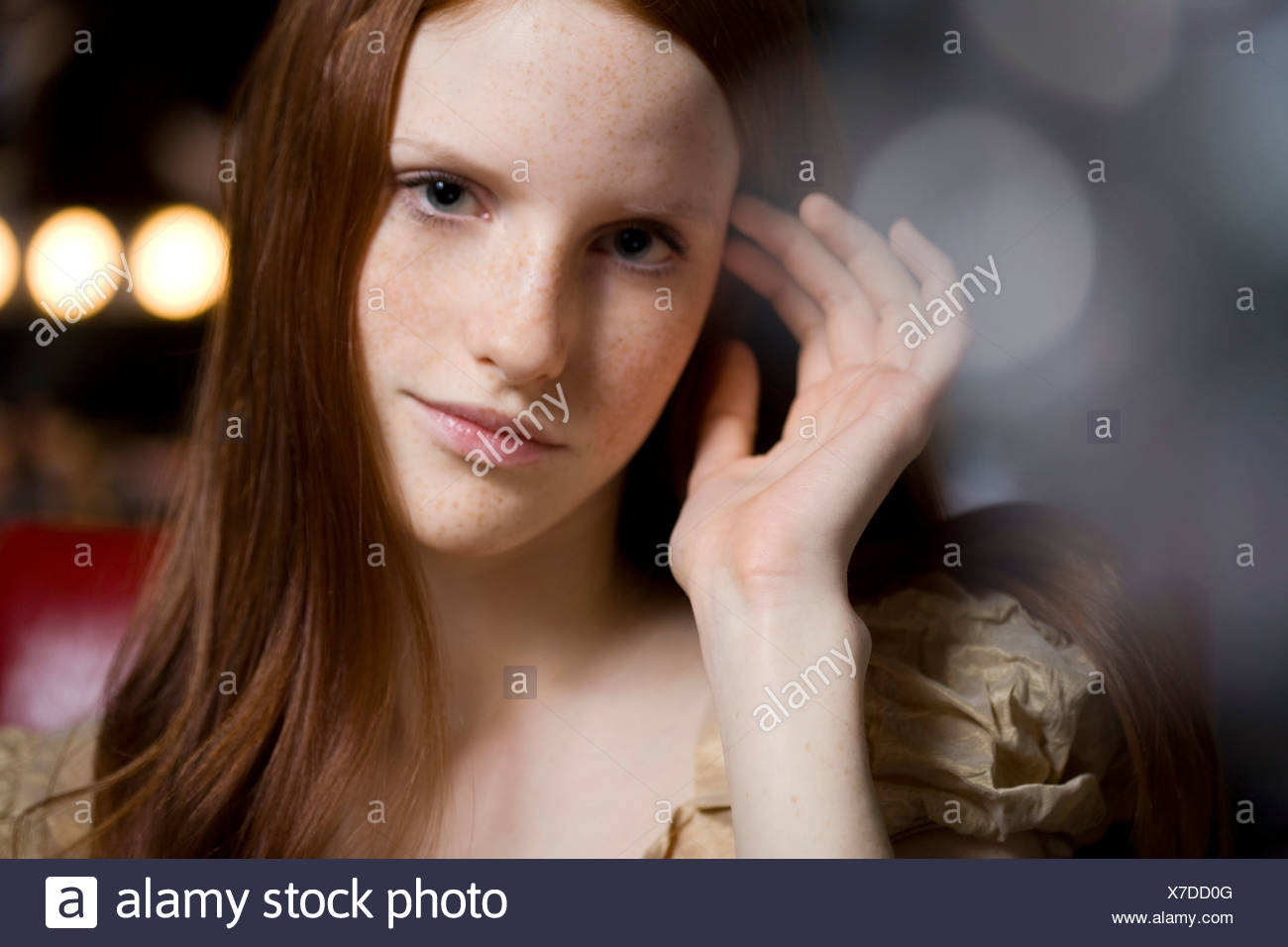 rote haare frau mit make up