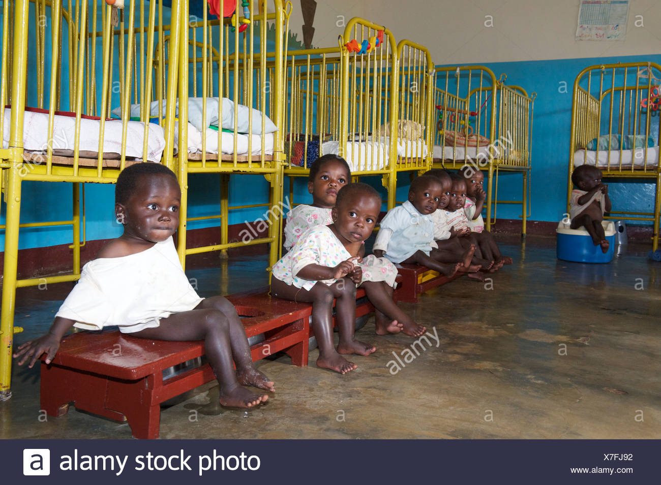 Kleinen Kindern Auf Dem Topfchen In Einem Waisenhaus In Der Nahe Von Bukoba Tansania Afrika Stockfotografie Alamy