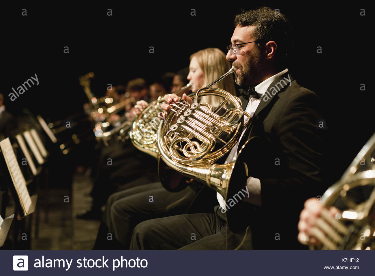 Waldhorn Spieler Im Orchester Stockfotografie Alamy