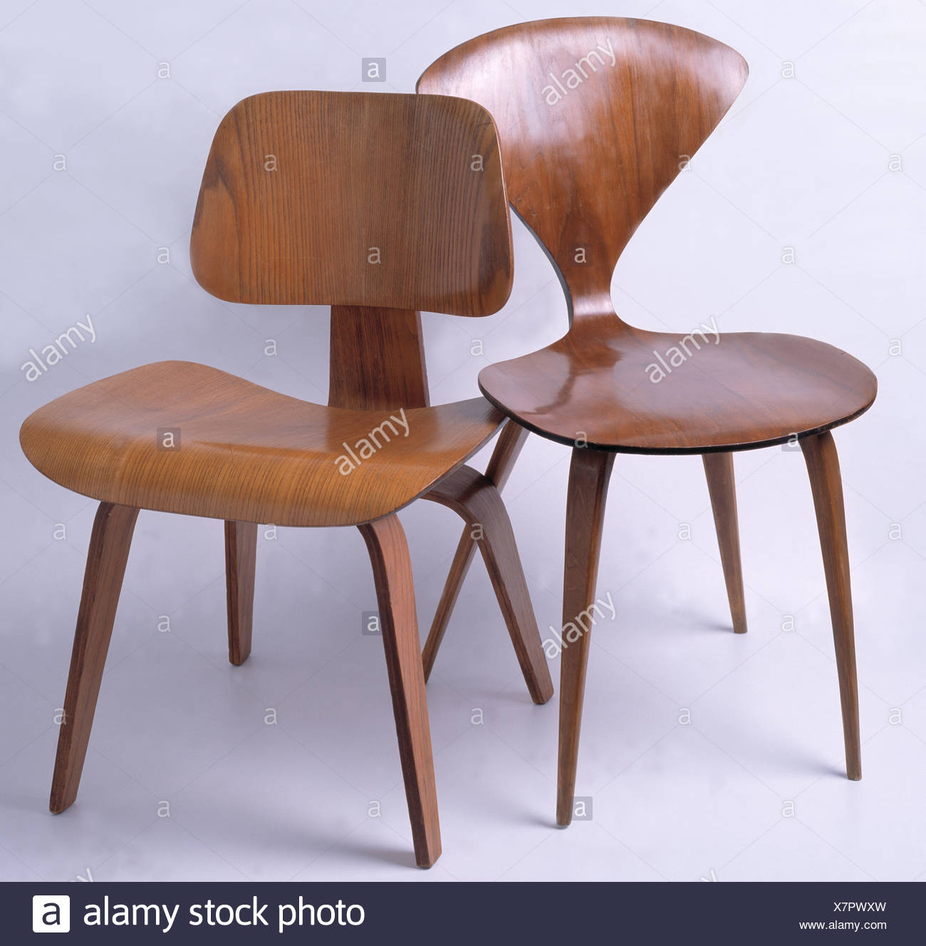 Nahaufnahme Des Norman Cherner Chair Mit Charles Eames Dcw