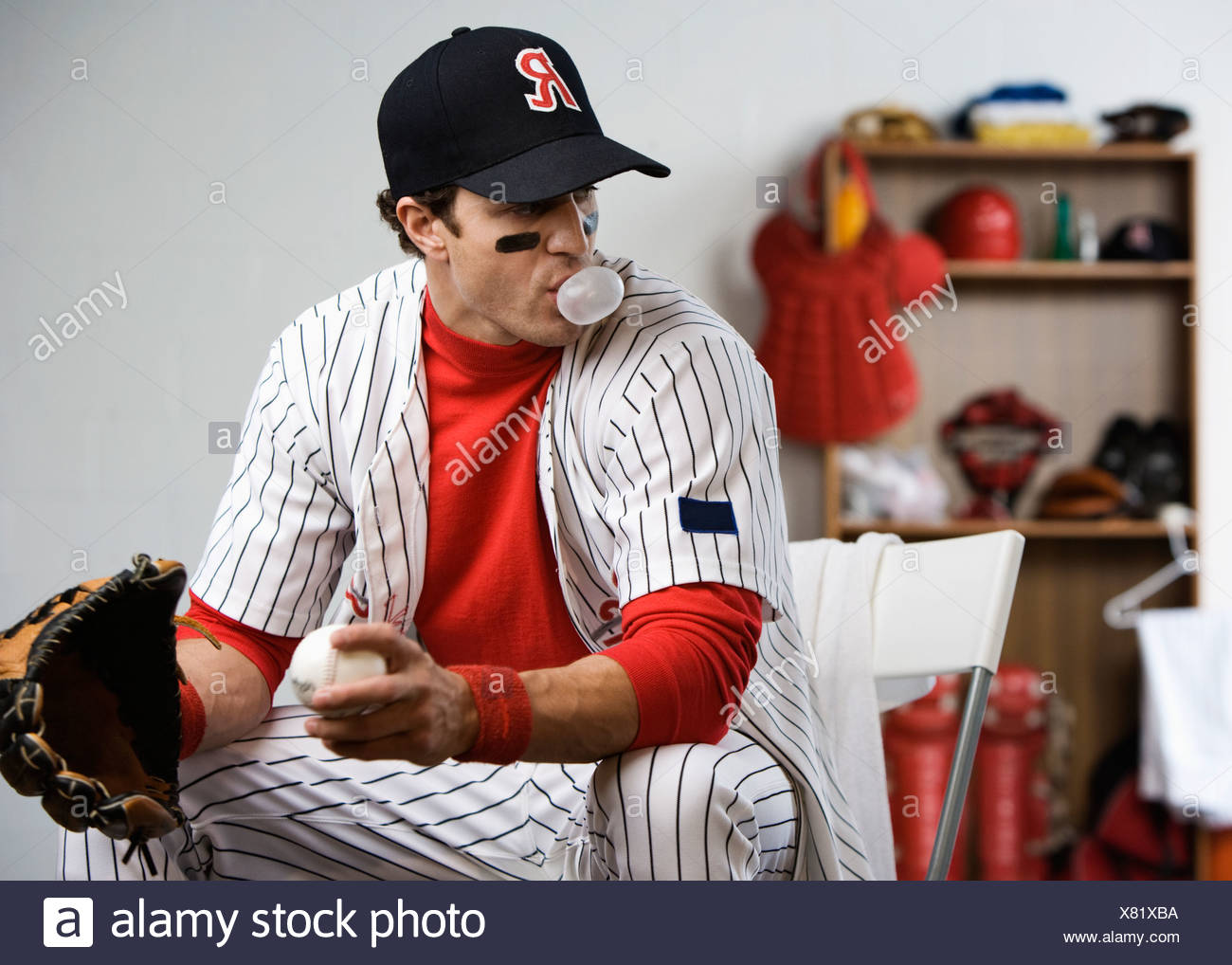 Baseball Spieler Blast Kaugummi Umkleideraum Stockfotografie Alamy