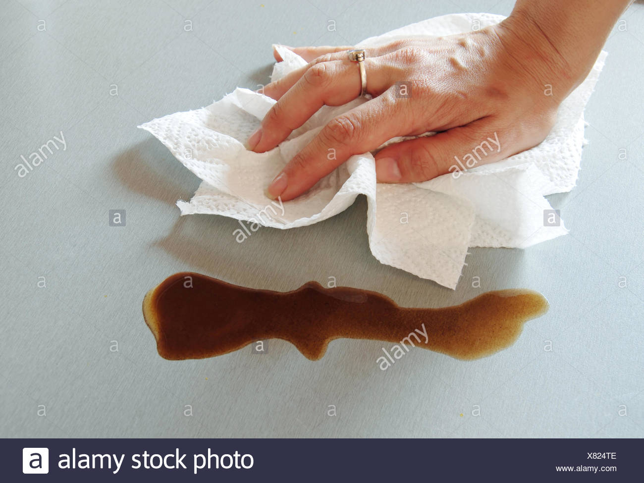 Tisch abwischen Stockfotografie Alamy Tisch abwischen Stockfotografie Alamy