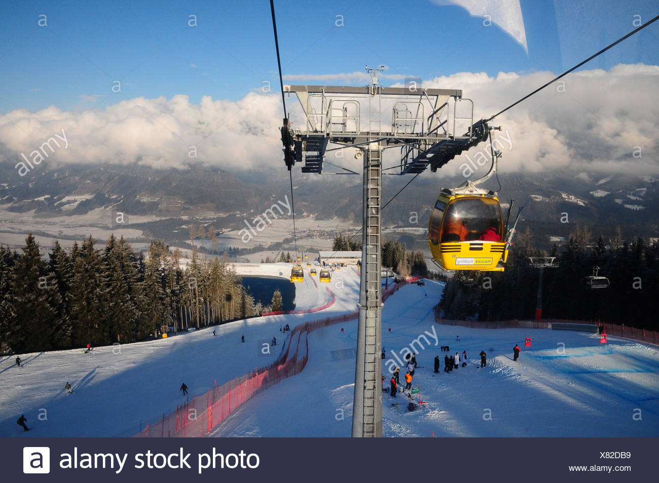 Osterreich Steiermark Haus Im Ennstal Hauser Kaibling Skigebiet Seilbahn Stockfotografie Alamy