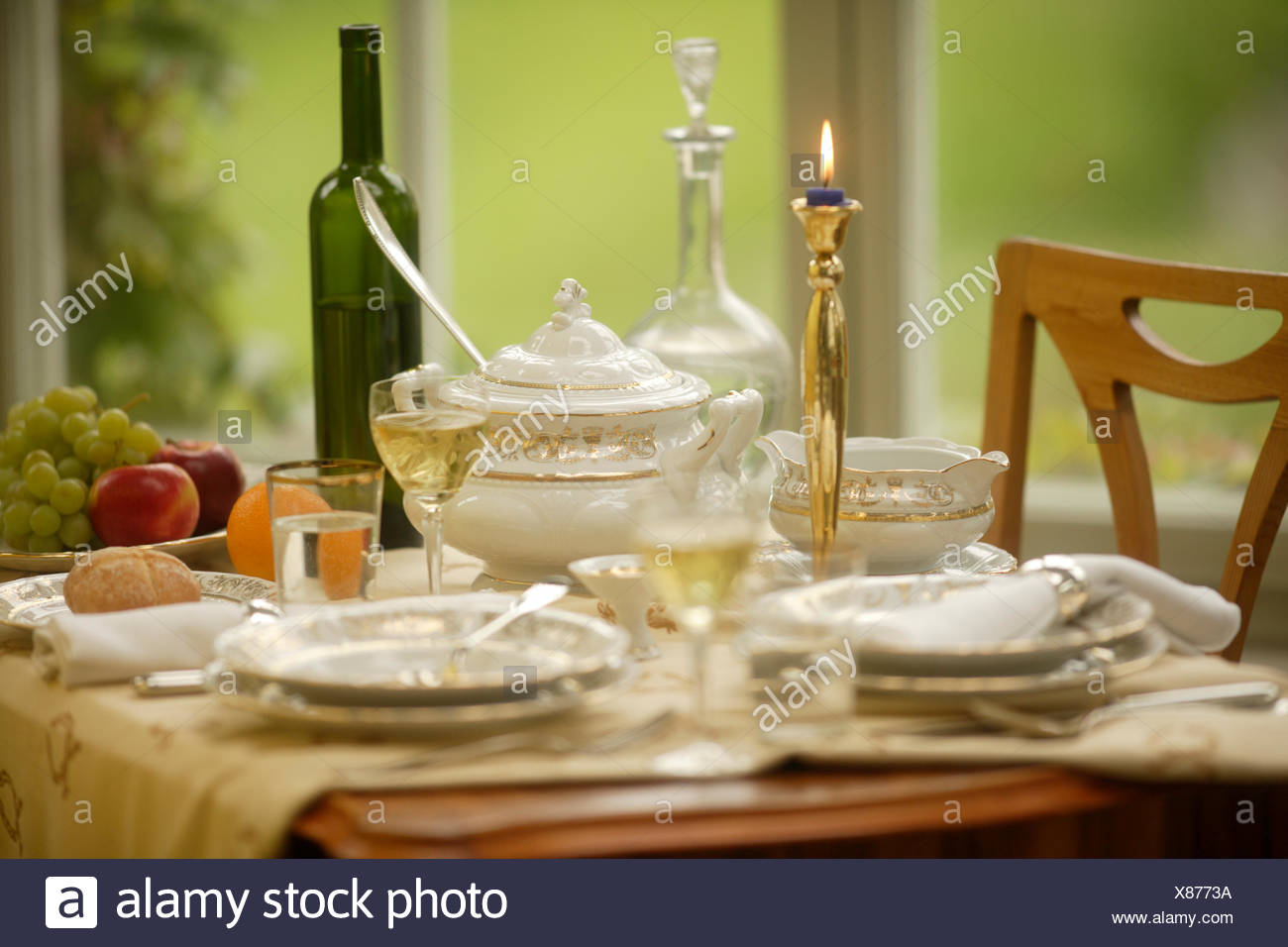 Stilleben, gedeckter Tisch Stockfotografie Alamy Stilleben, gedeckter Tisch Stockfotografie Alamy