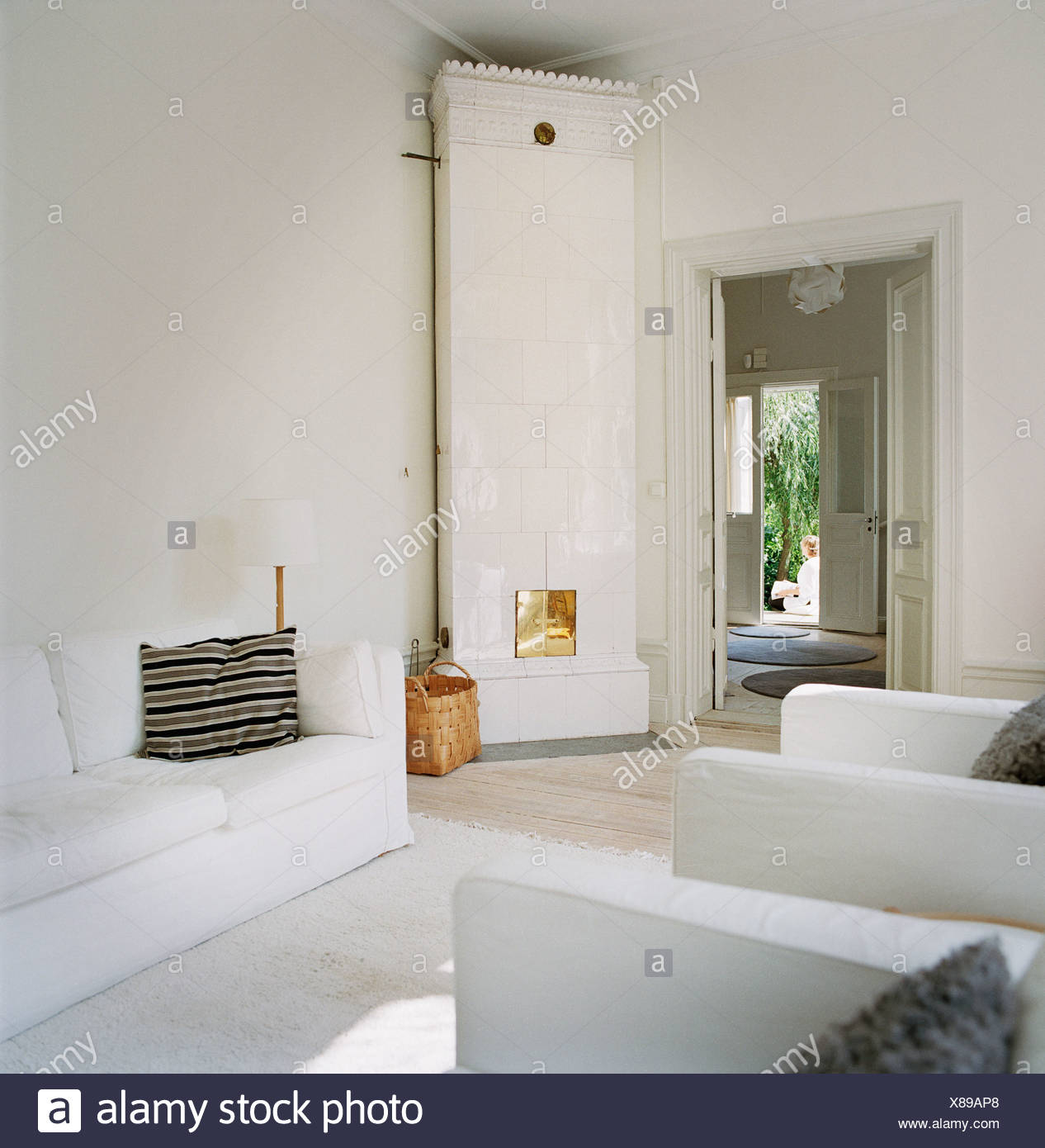 Ein Kachelofen Im Wohnzimmer Stockfoto Bild 280489168 Alamy
