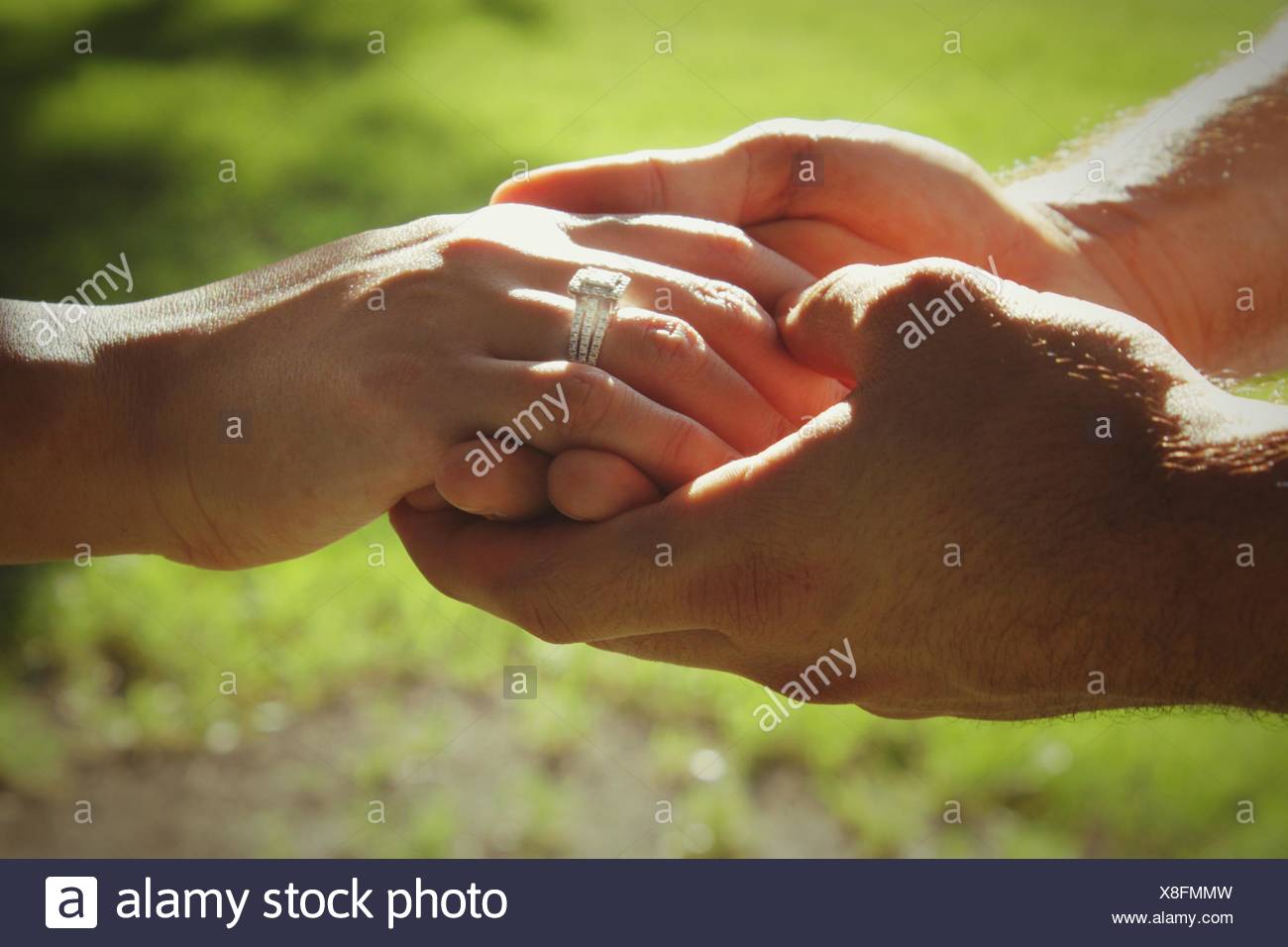Bild von paar Hand in Hand abgeschnitten Stockfoto