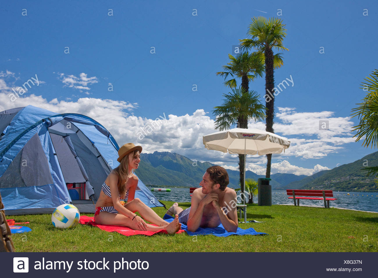 Schweiz Europa Rest Ruhe Pause See Kanton Ti Tessin Sudschweiz Camping Zelt Zelte Campo Felice Tenero Paar Stockfotografie Alamy